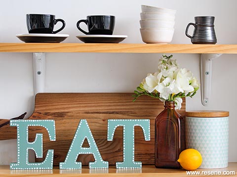 Paint an eat sign for your kitchen