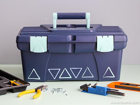 Paint a tool box with triangle shapes