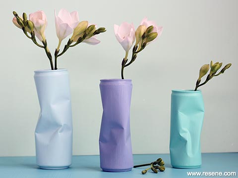 Make crumpled can vases