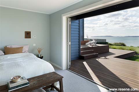 Beachlands House - bedroom/deck