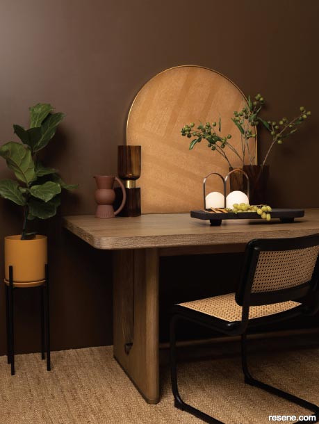 Dark luxe: dining room design