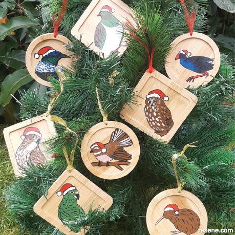 How to make Christmas ornaments from coasters